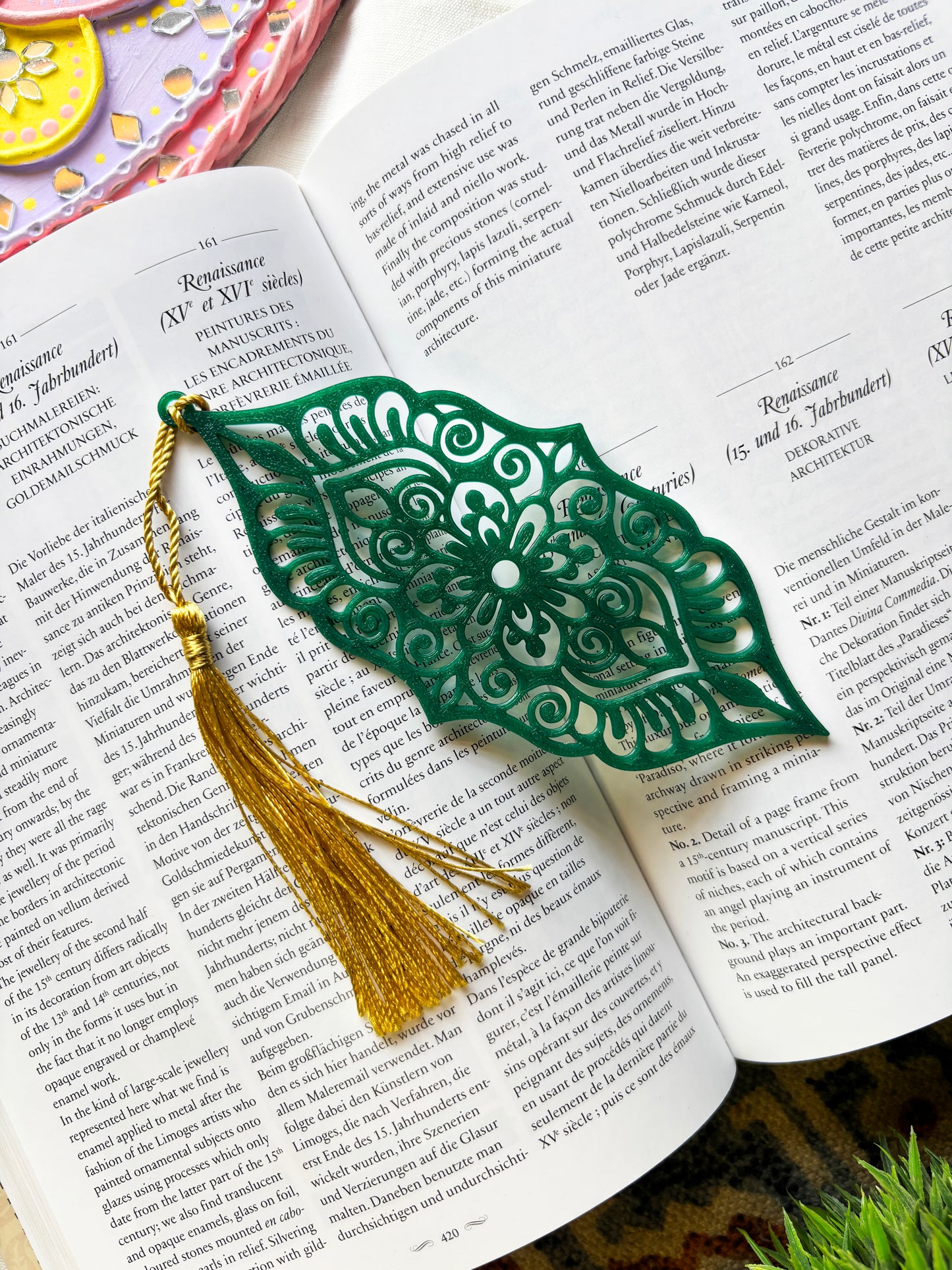 Emerald - Aesthetic Motif Bookmark